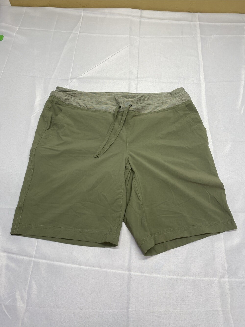 Duluth Trading Co. Shorts Size 16 Green Drawstring Active Wear!